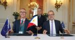 ESA and EC representative sign new agreement