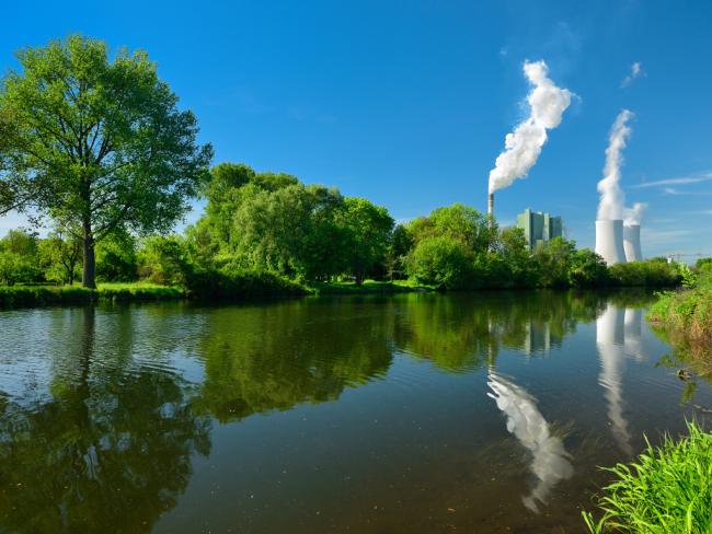 Emissions to air from a coal power plant Emissions to air from a coal power plant by a river